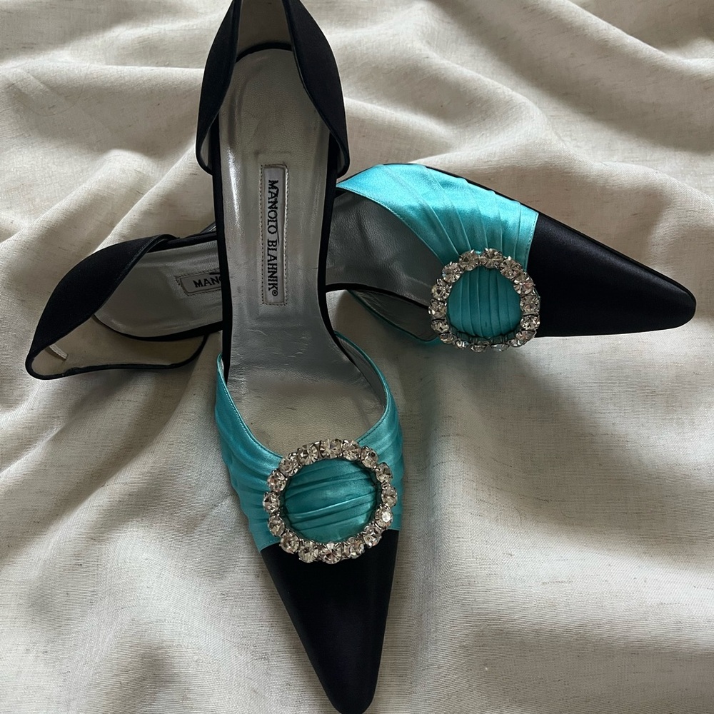Manolo Blahnik rare blue and black cap toe d’orsay satin heels. EU 41.5 US 11.5